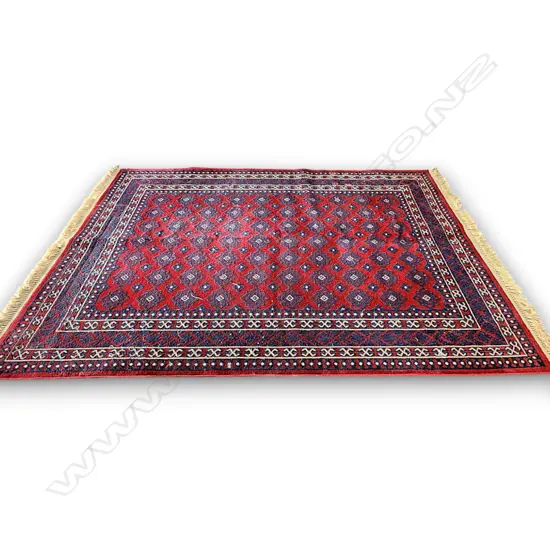 MACHINE WOOL PILE RUG W TRADITIONAL RED FIELD AND GEOMETRIC REPEATING GUL MOTIFS