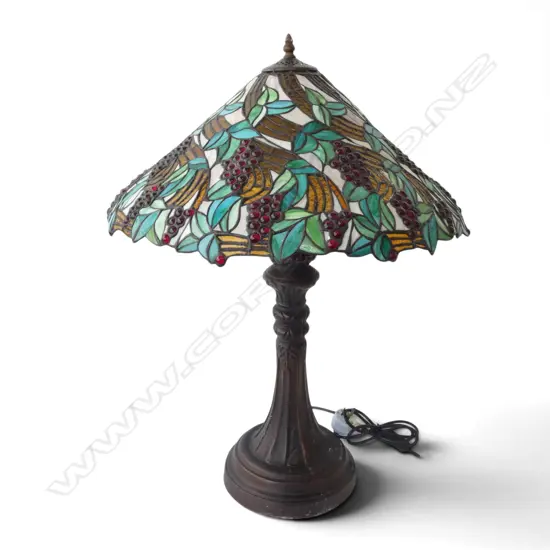 LG TIFFANY STYLE TABLE LAMP H.710mm 520mm dia