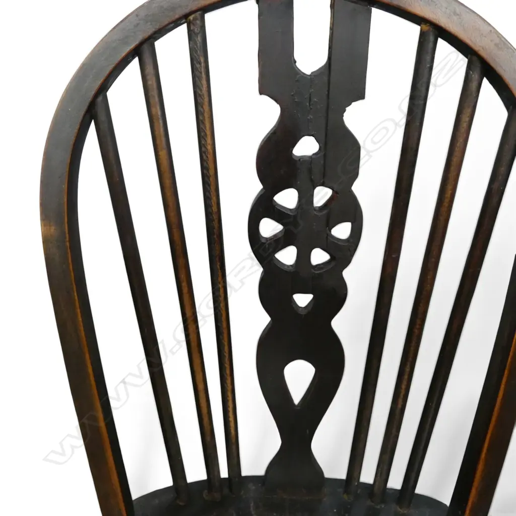 SET OF 4 OAK & ELM COUNTRY WHEEL BACK WINDSOR KITCHEN CHAIRS, ONE WITH REPAIRS, 900 X 350 X 40MM Image 1++