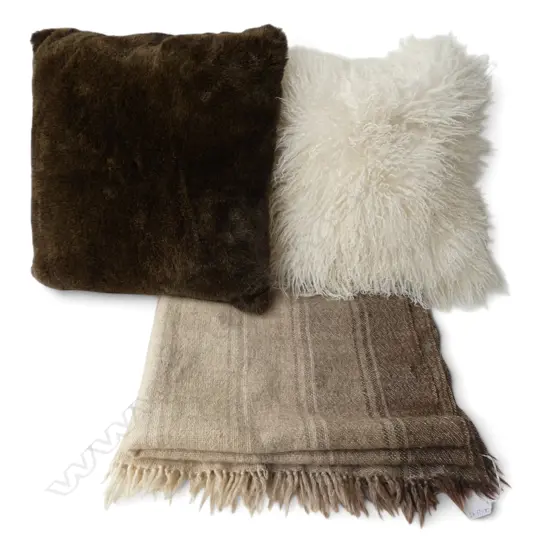 2 X CUSHIONS, ONE WITH WHITE SHEEPSKIN & A WOOLEN KNEE RUG ( SOME MARKS)