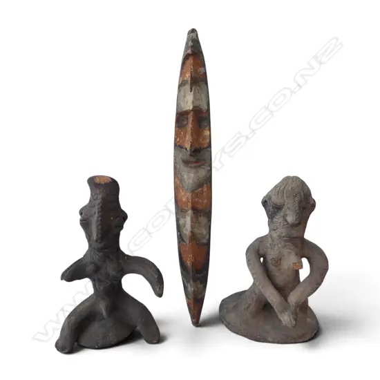 3 PCES OF PAPUA NEW GUINEA two ceramic figures faults L.400mm