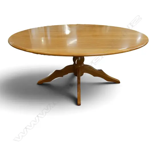OVAL RIMU DINING TABLE 1630x1200x730mm