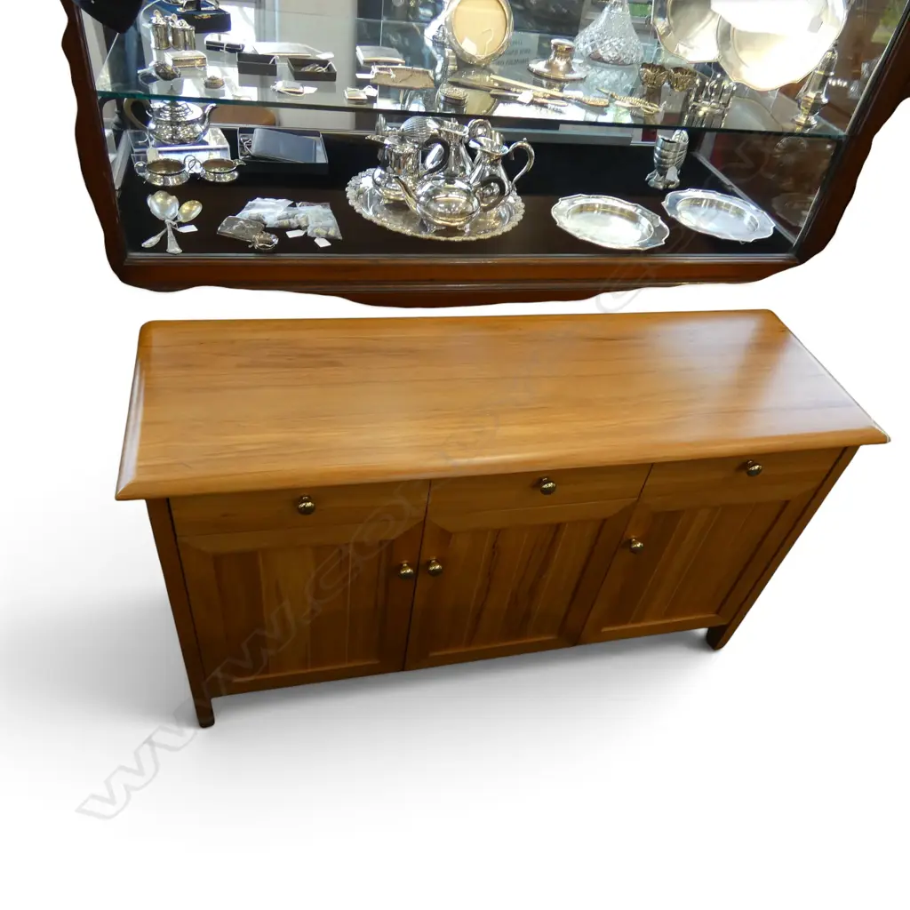 RIMU SIDEBOARD 1400x450x800mm Image 1++