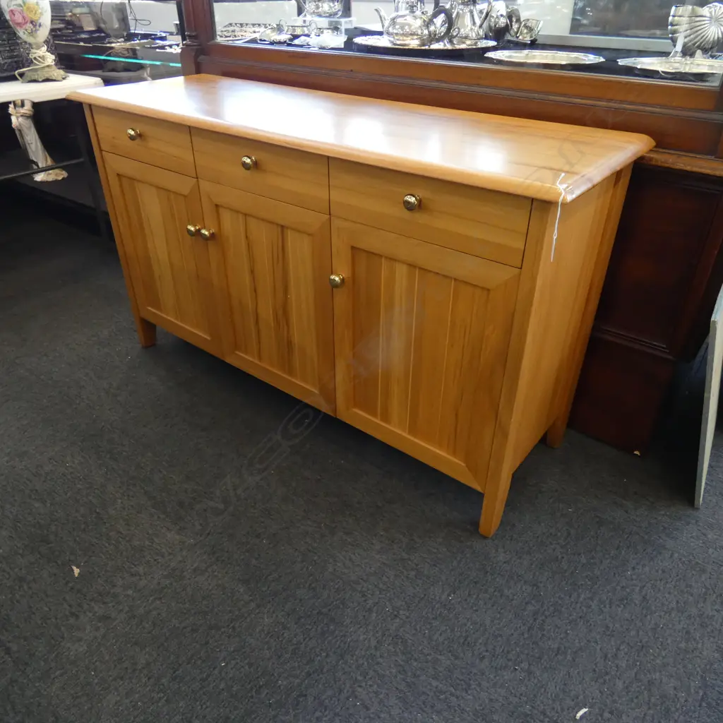RIMU SIDEBOARD 1400x450x800mm Image 1++