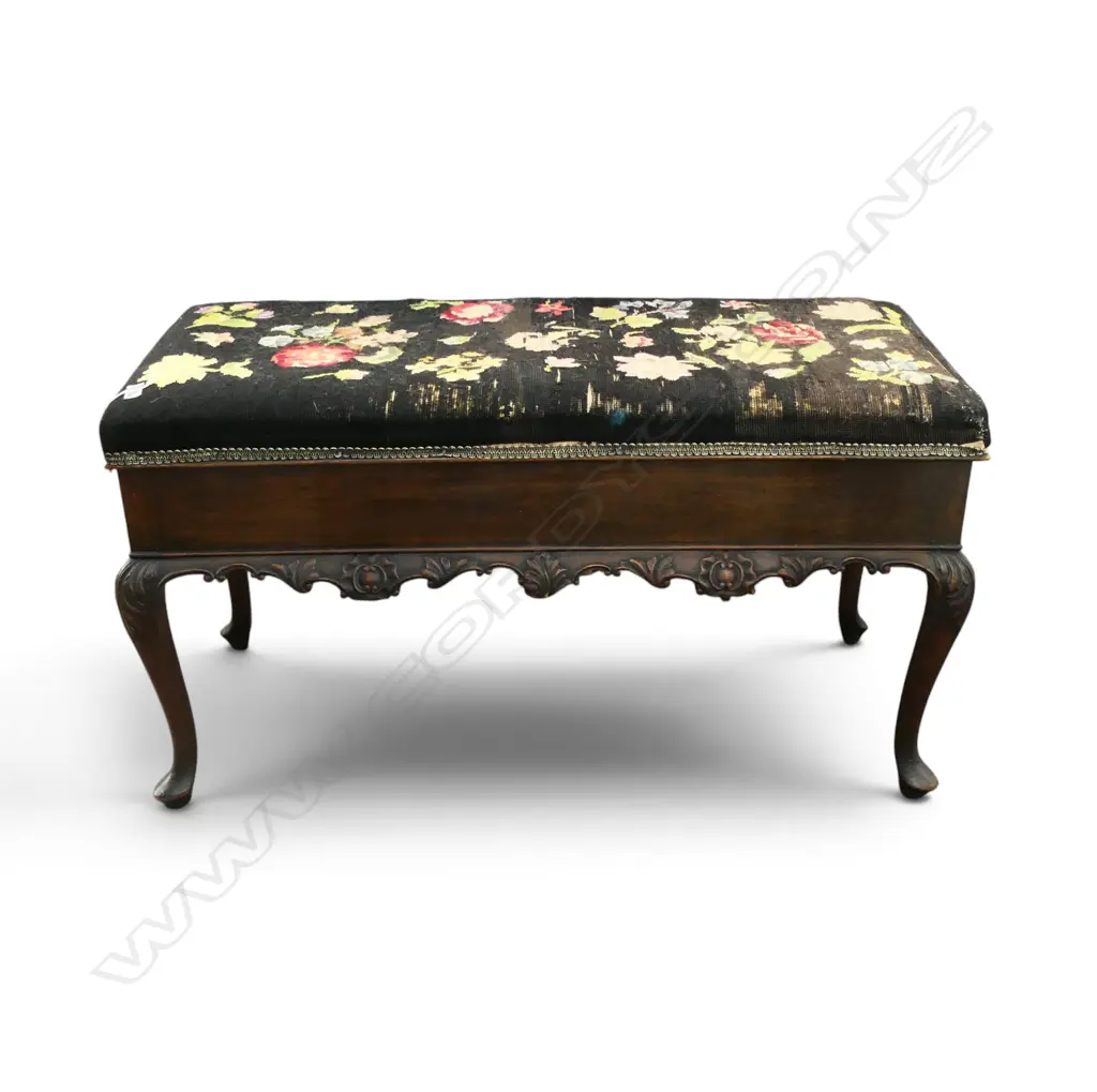 LONG STOOL w. EMBROIDERED UPHOLSTERY & HINGED TOP W.940mm Image 1++
