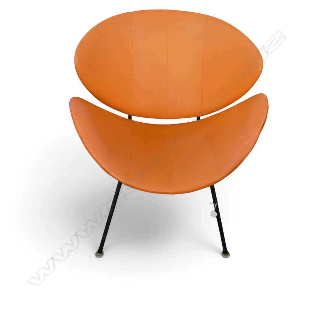 RETRO VINYL LIP CHAIR H.770mm Image 1++