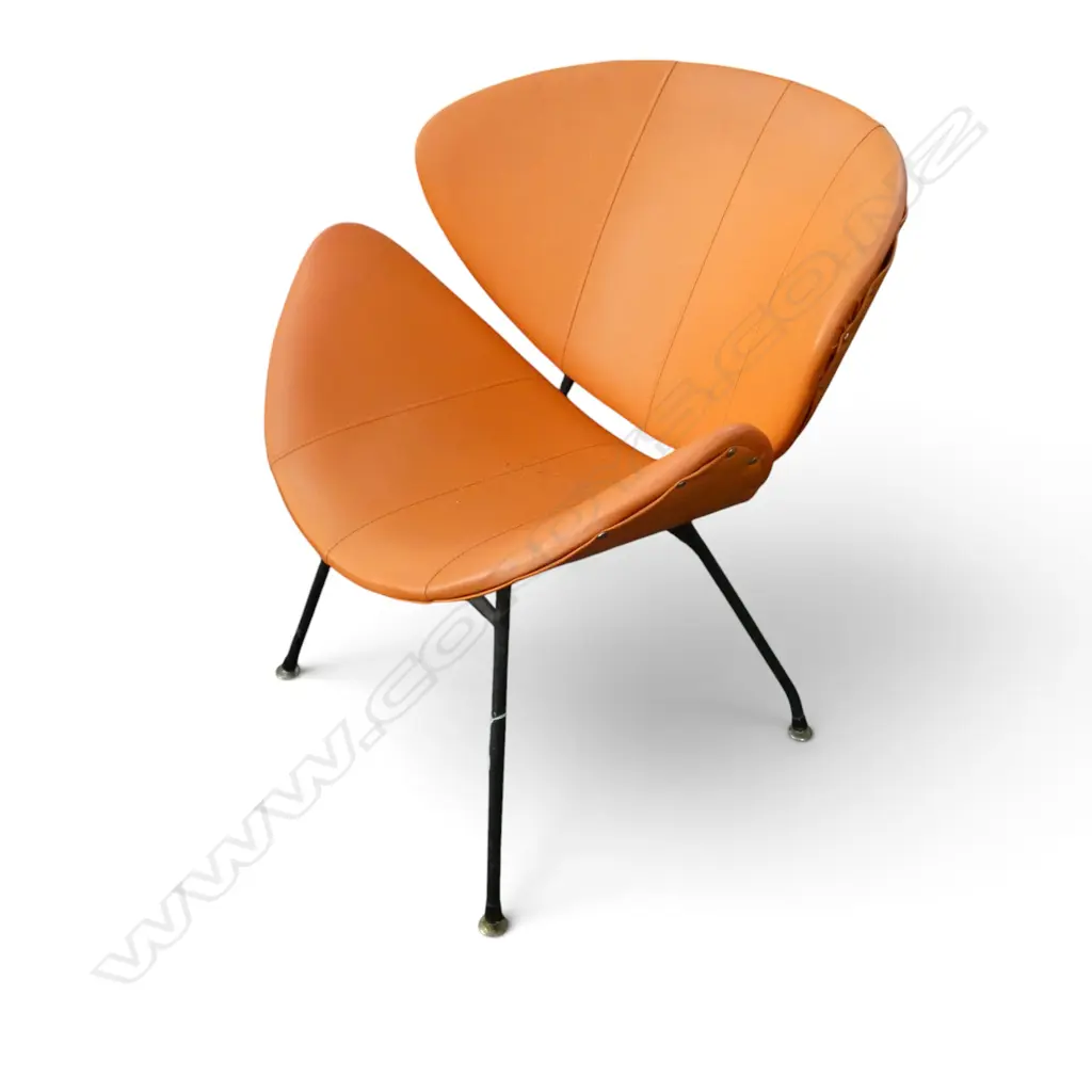 RETRO VINYL LIP CHAIR H.770mm Image 1++