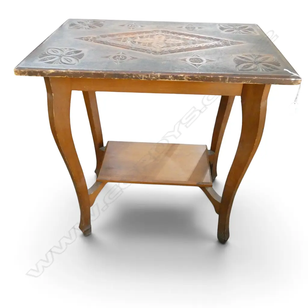 TABLE w. CHIP CARVED TOP 720x510x730mm Image 1++