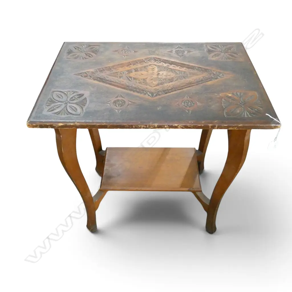 TABLE w. CHIP CARVED TOP 720x510x730mm Image 1++
