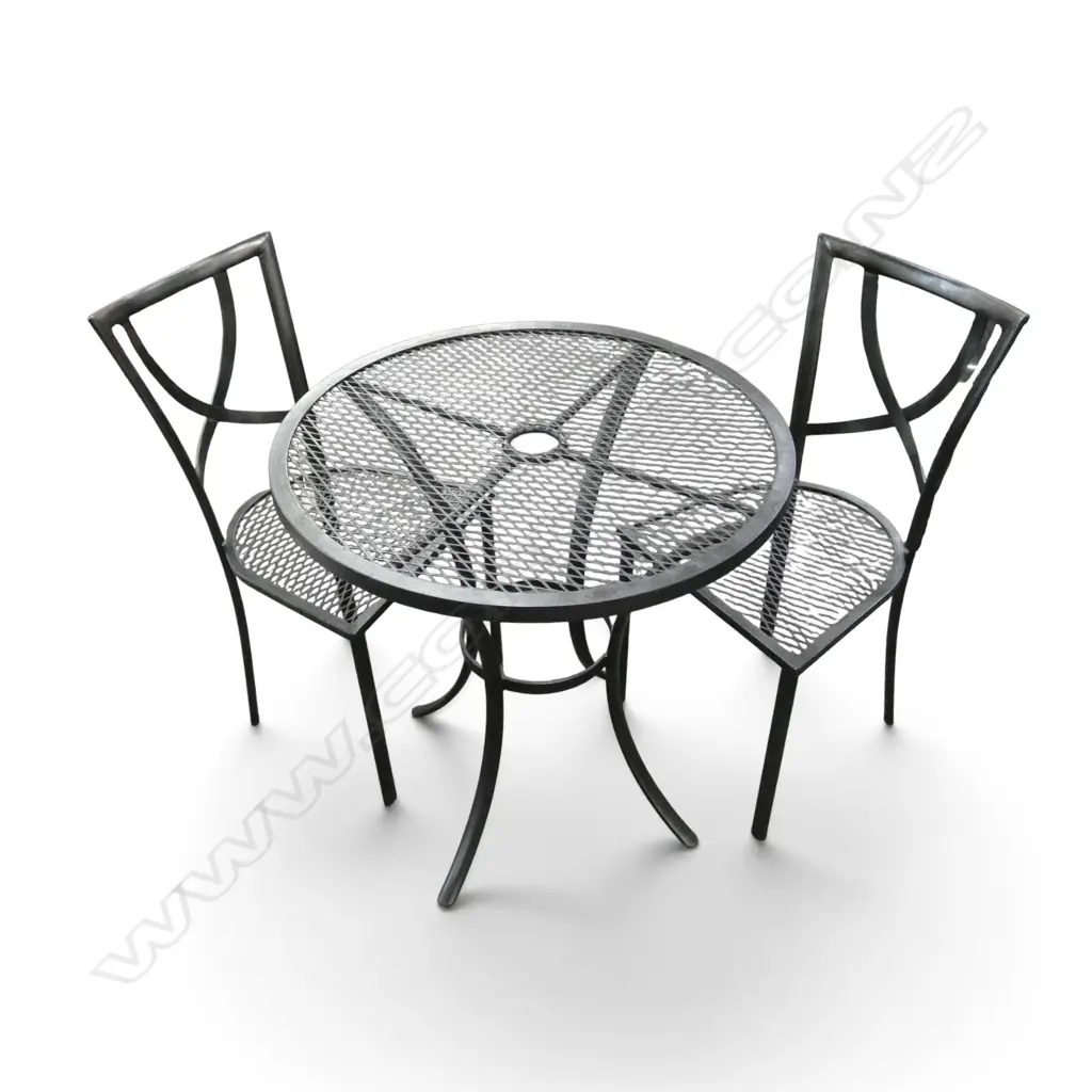 METAL OUTDOOR TABLE + TWO CHAIRS Image 1++
