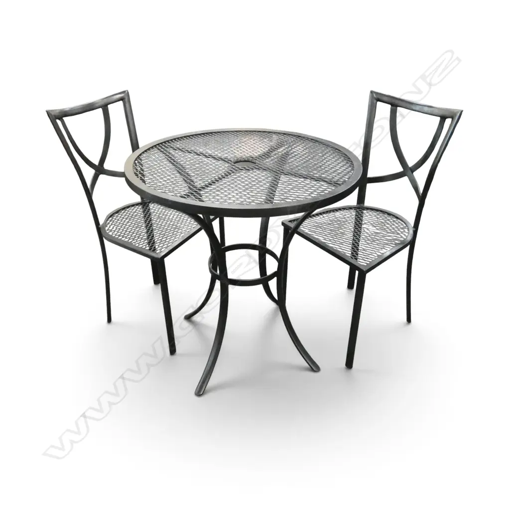 METAL OUTDOOR TABLE + TWO CHAIRS Image 1++