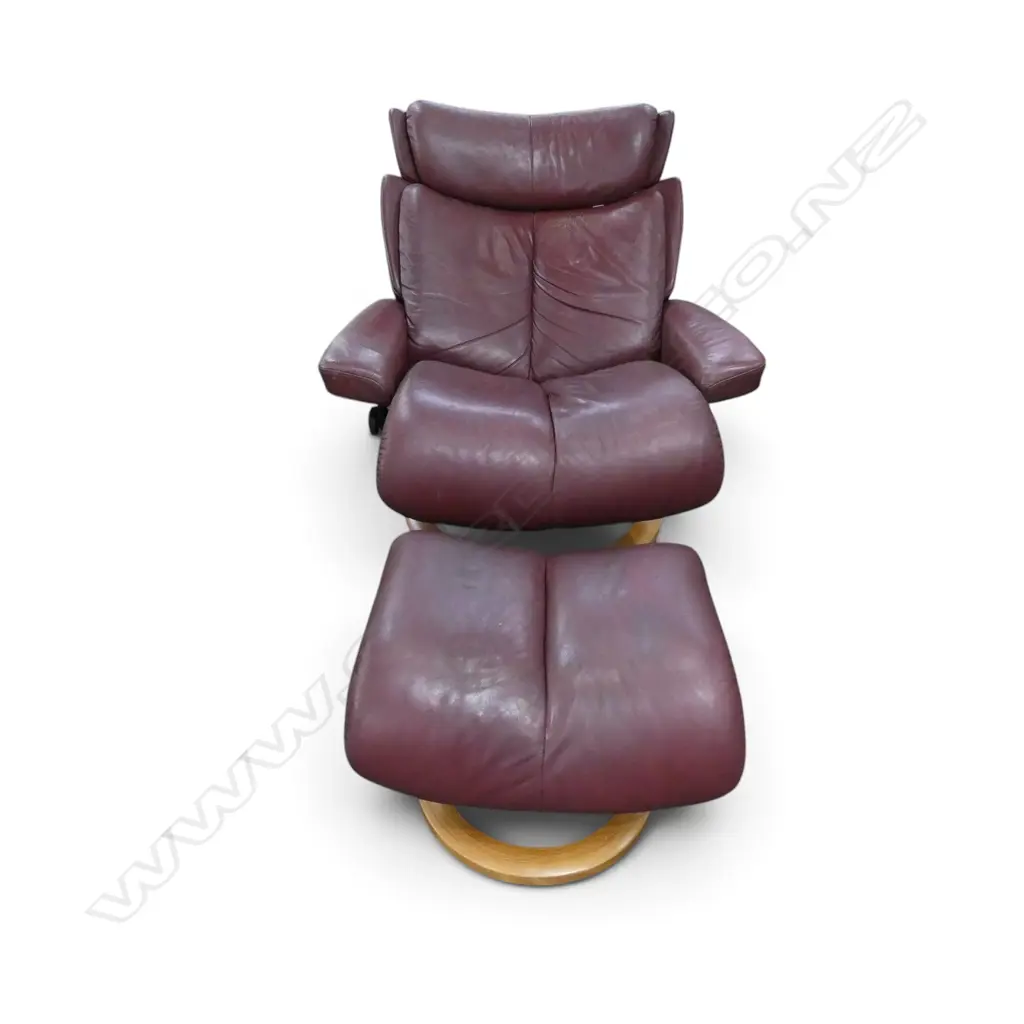 EKORNES (NORWAY) LEATHER RECLINER w. FOOTREST H.1060mm Image 1++