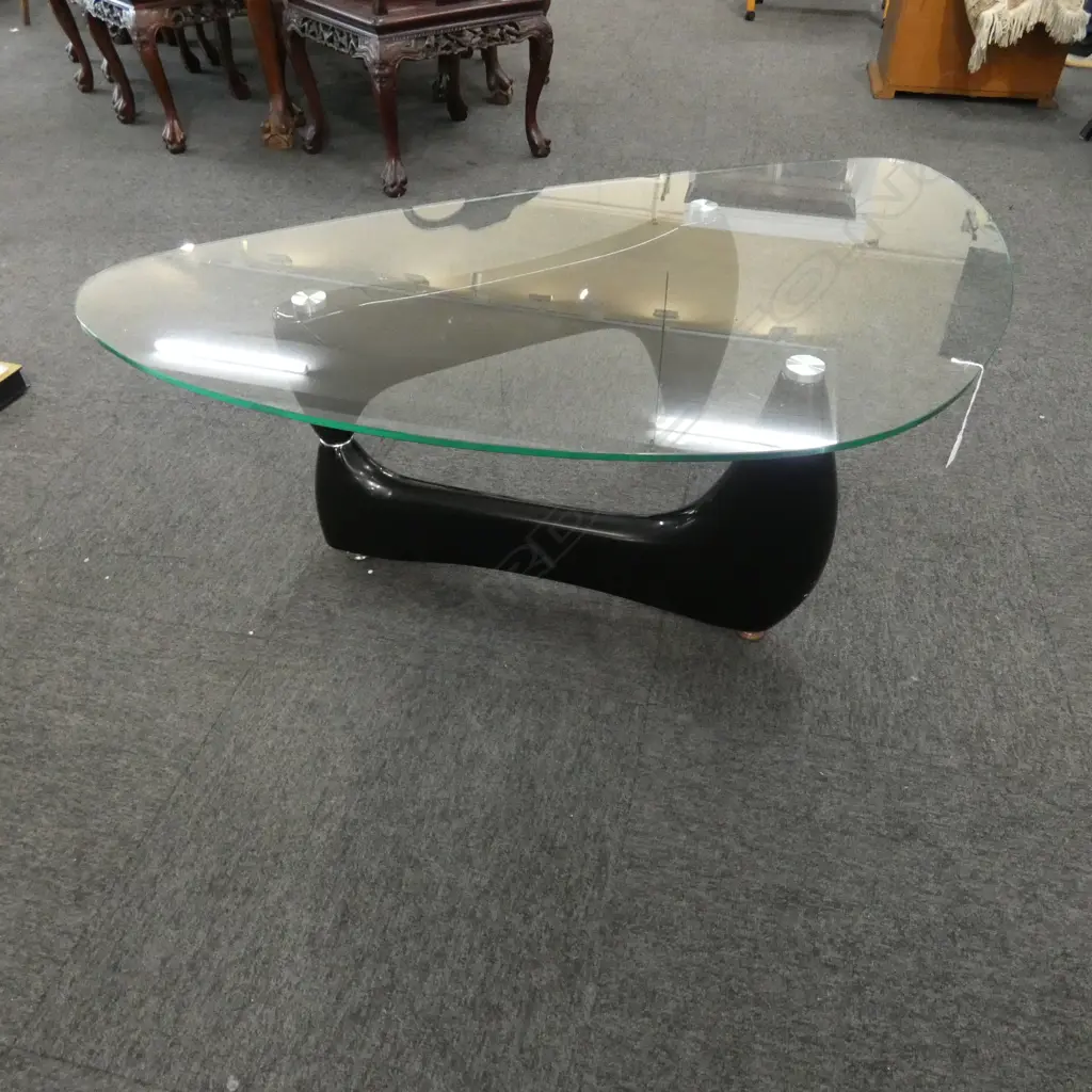 GLASS TOP COFFEE TABLE Image 1++