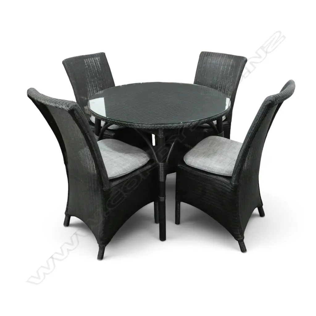 LUSTY'S LLOYD LOOM 4 SEATER OUTDOOR SETTING labels attached, table Dia.920 H.750mm Image 1++
