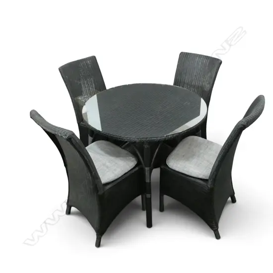 LUSTY'S LLOYD LOOM 4 SEATER OUTDOOR SETTING labels attached, table Dia.920 H.750mm