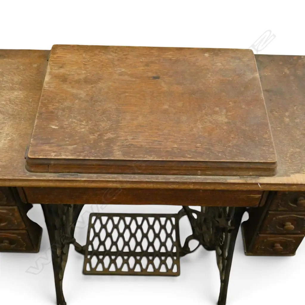 VINTAGE SINGER TREADLE SEWING MACHINE top faults 860x410x780mm Image 1++