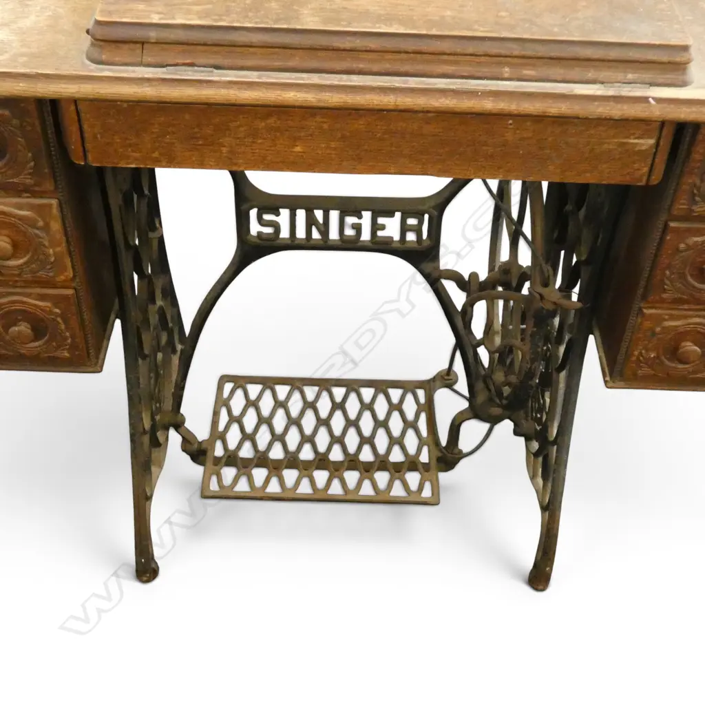 VINTAGE SINGER TREADLE SEWING MACHINE top faults 860x410x780mm Image 1++