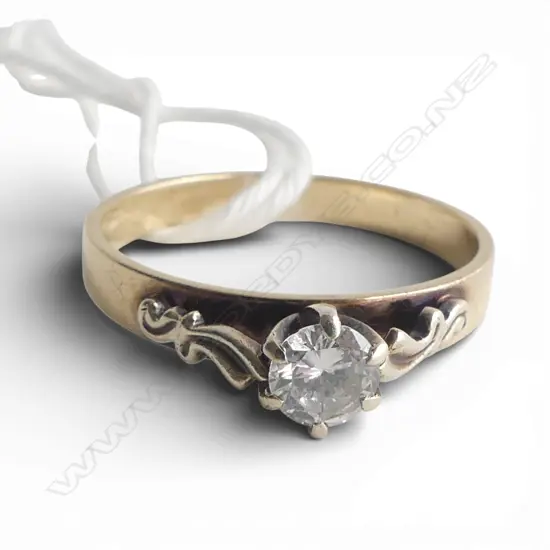 9CT WHITE STONE RING, 2.4gms SIZE P1/2