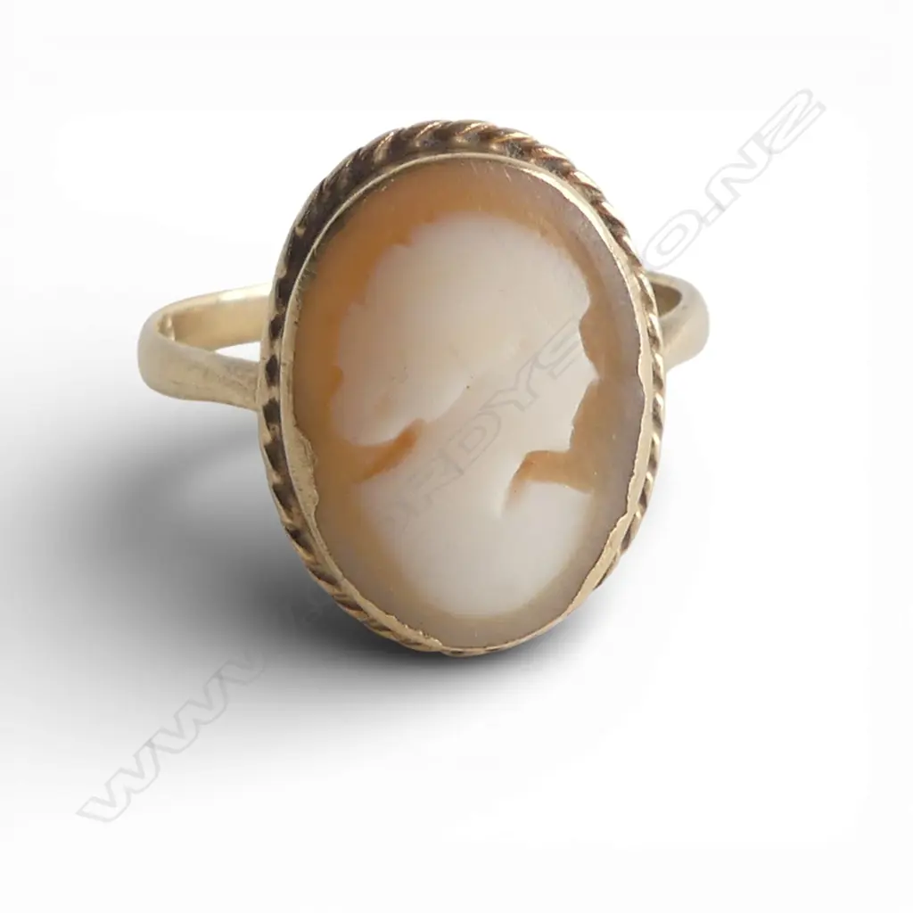 VINTAGE 9ct GOLD & CAMEO RING rope edge 2.8gms SIZE P Image 1++