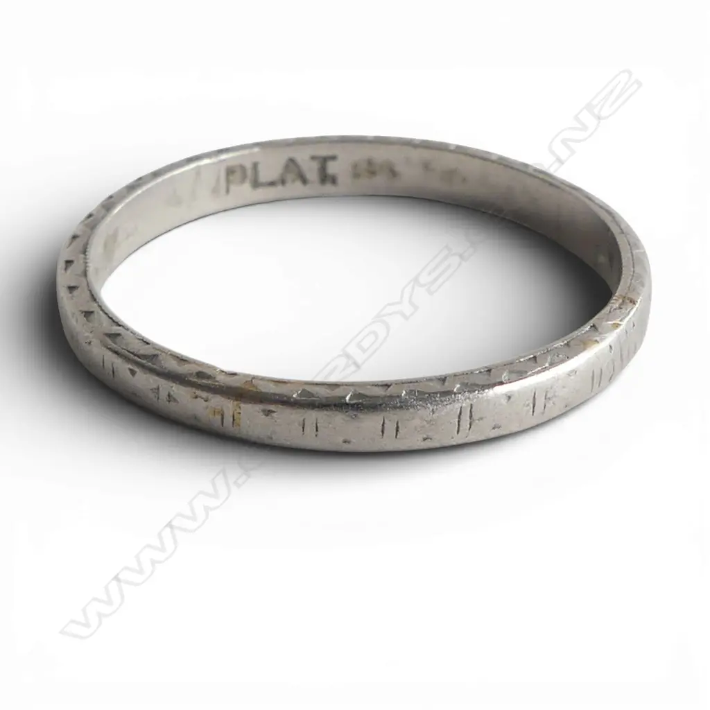 PLATINUM WEDDER, 2.8gms SIZE P Image 1++