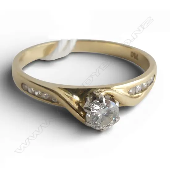 18ct GOLD & DIAMOND (3.8mm) RING 2.35gms SIZE O1/2
