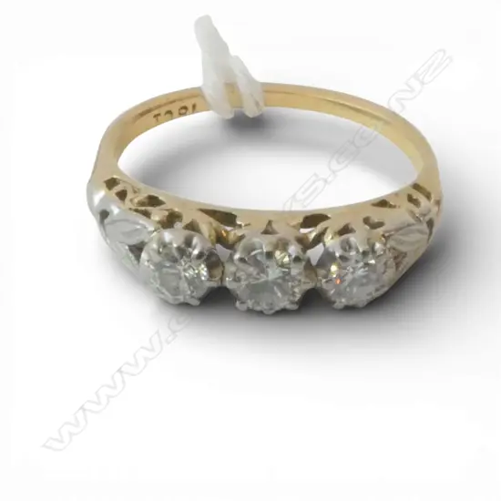 VINTAGE 18ct GOLD & 3 STONE DIAMOND RING claw set 2.5gms SIZE M