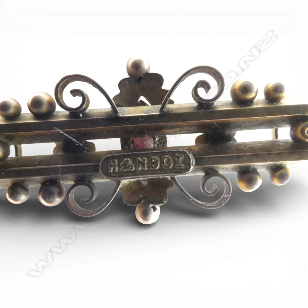 2 9CT BAR BROOCHES 6.7gms 1 w. LOOSE STONE Image 1++