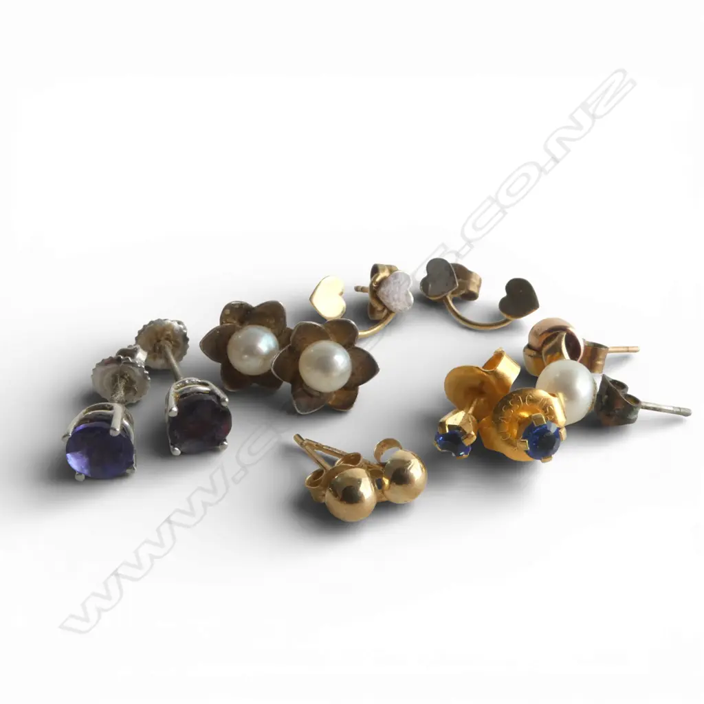 5 PRS EARRINGS (2 9CT 0.8gms + 2 14CT TANZANITE) + 2 ODDS Image 1++