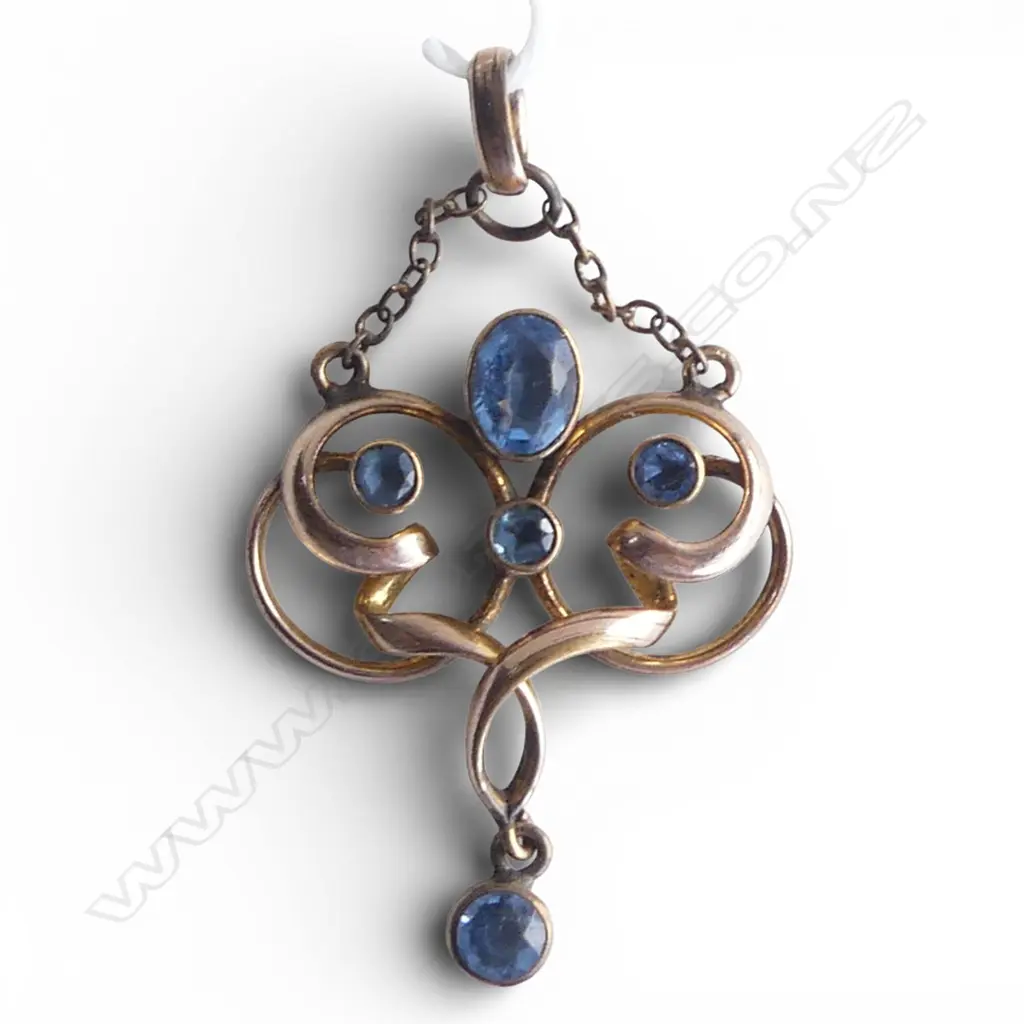 EDWARDIAN 9ct GOLD & BLUE STONE DROP scrolling PENDANT 3.07gms Image 1++