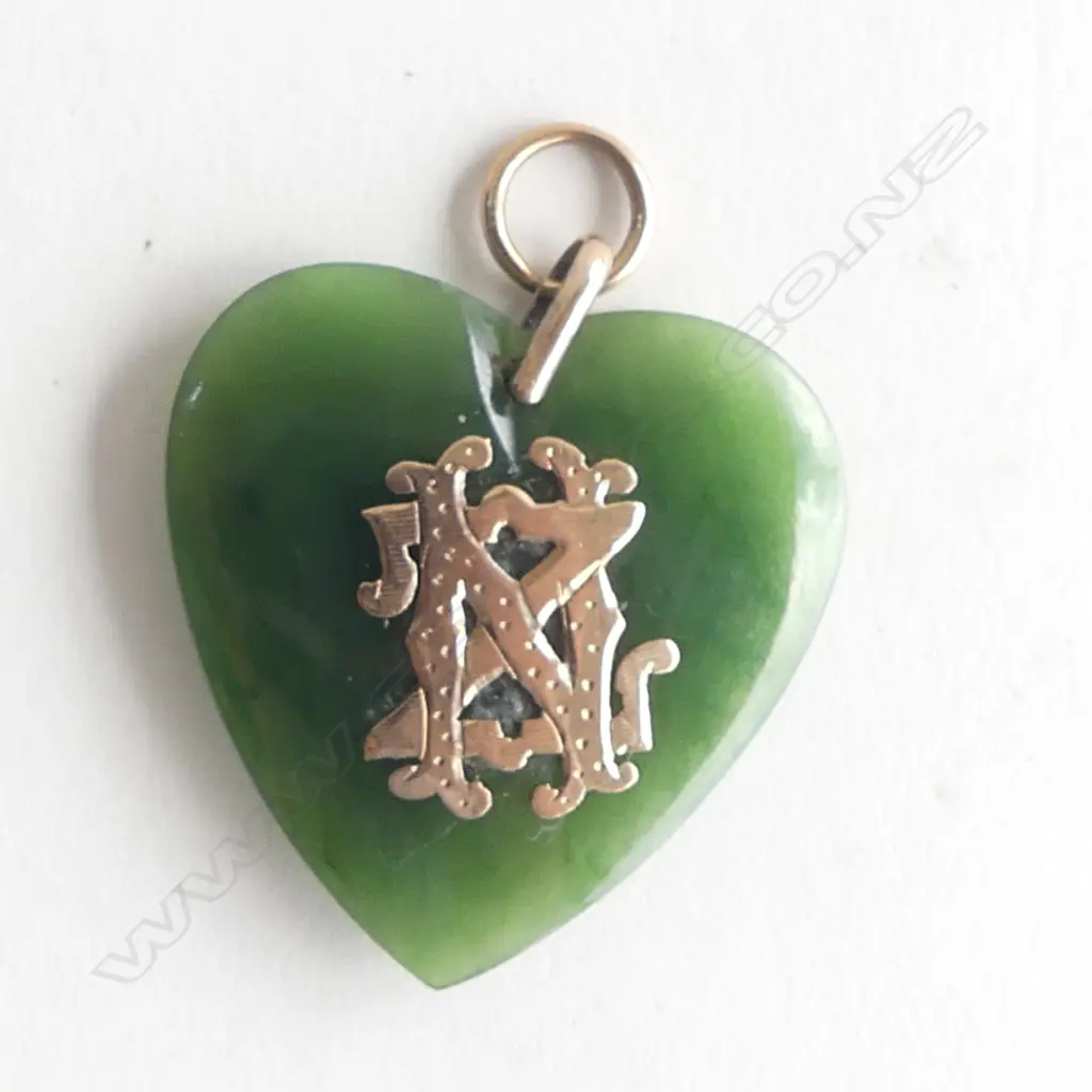 COLONIAL POUNAMU HEART PENDANT w 9ct 'NZ' APPLIED Image 1++