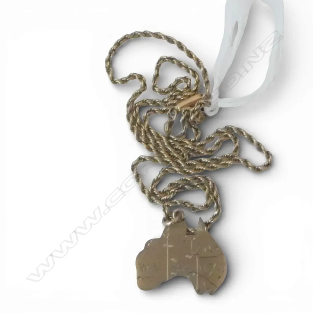 VINTAGE 9ct GOLD AUSTRALIAN SHAPED PENDANT on 9ct CHAIN rope twist minor twist. 5.5gms Image 1++
