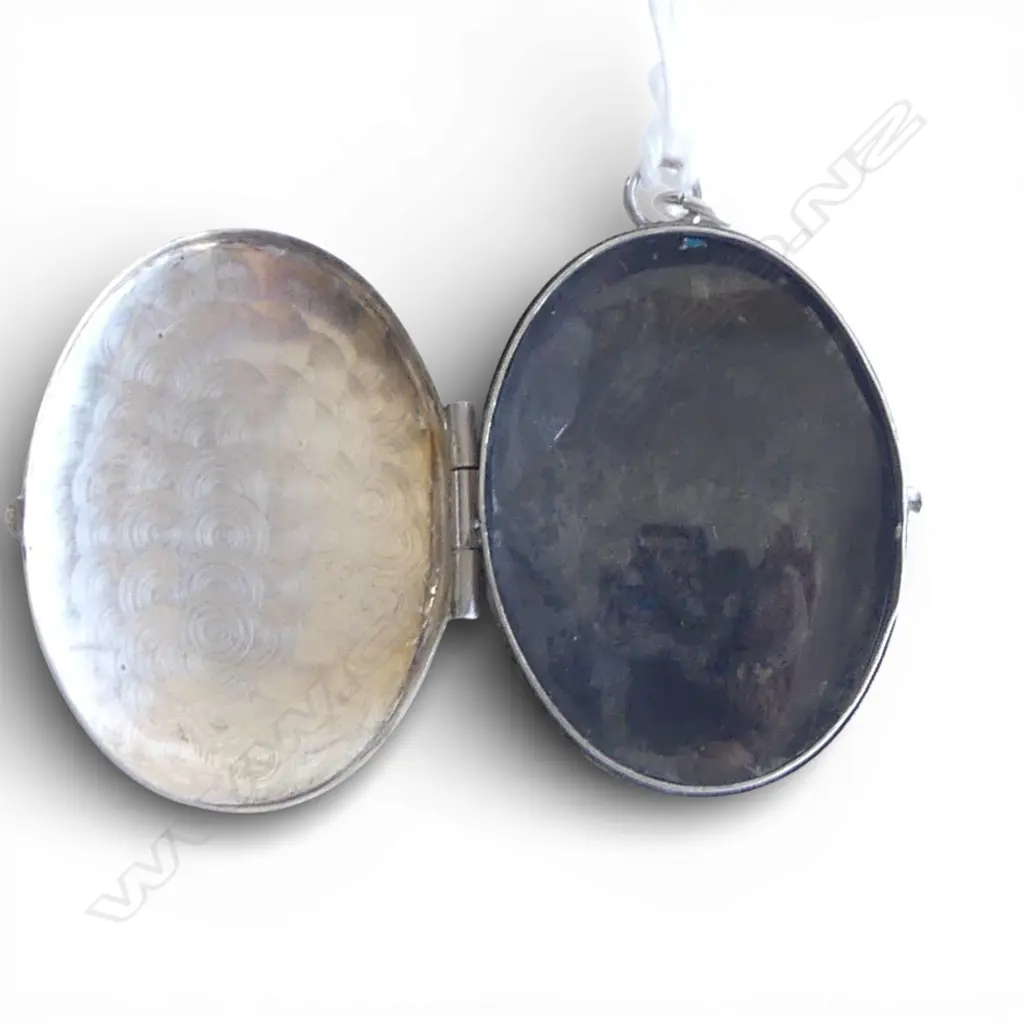 OVAL SILVER HINGED LOCKET part scroll engraved front. Engraved back. 9gms Image 1++