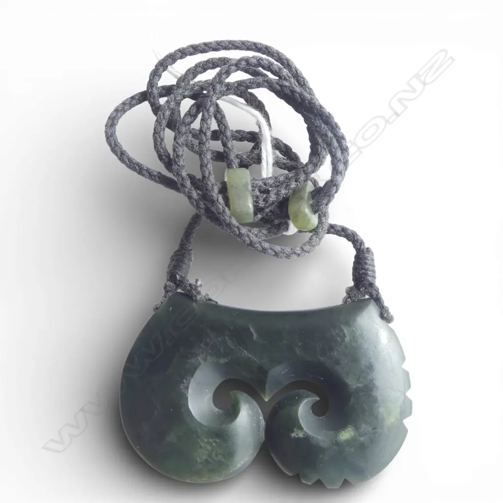 GREENSTONE PENDANT NECKLACE (35x55mm) Image 1++