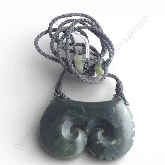 GREENSTONE PENDANT NECKLACE (35x55mm)