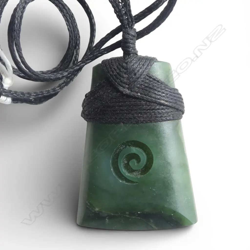GREENSTONE PENDANT NECKLACE (40x30mm) Image 1++
