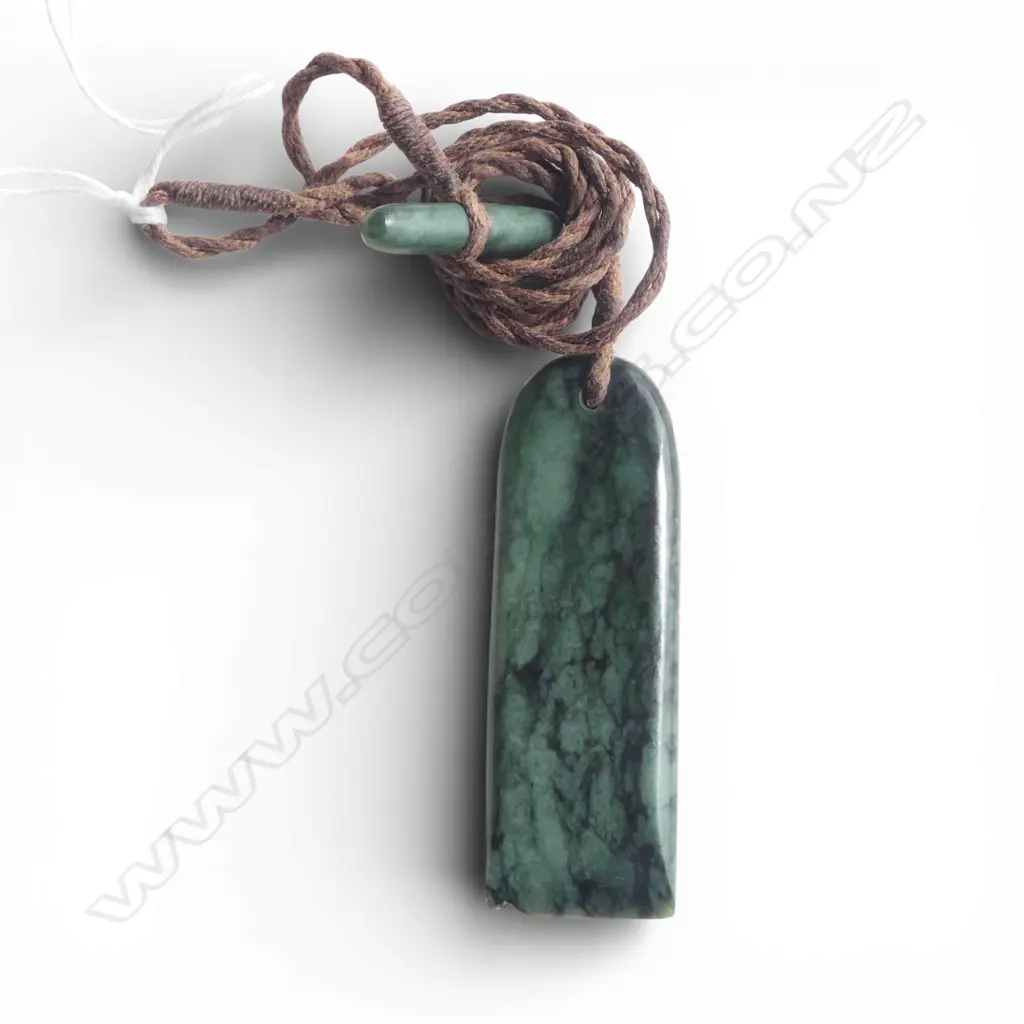 GREENSTONE PENDANT NECKLACE (70x20mm) Image 1++