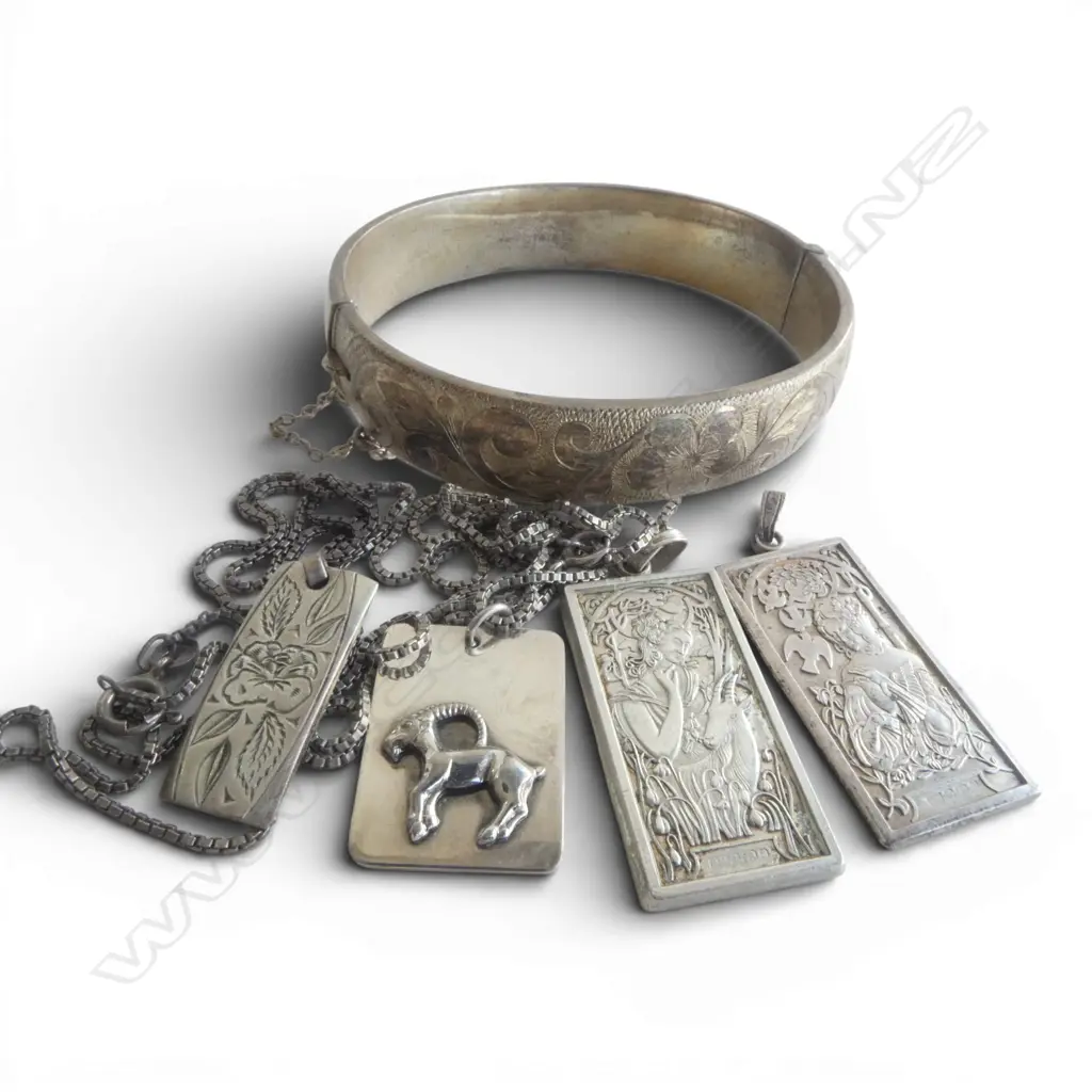 STG SILVER JEWELLERY; BANGLE & 4 PENDANTS (2 ON CHAINS) 52gms Image 1++