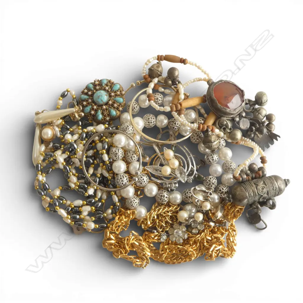 ASST. COSTUME JEWELLERY Image 1++