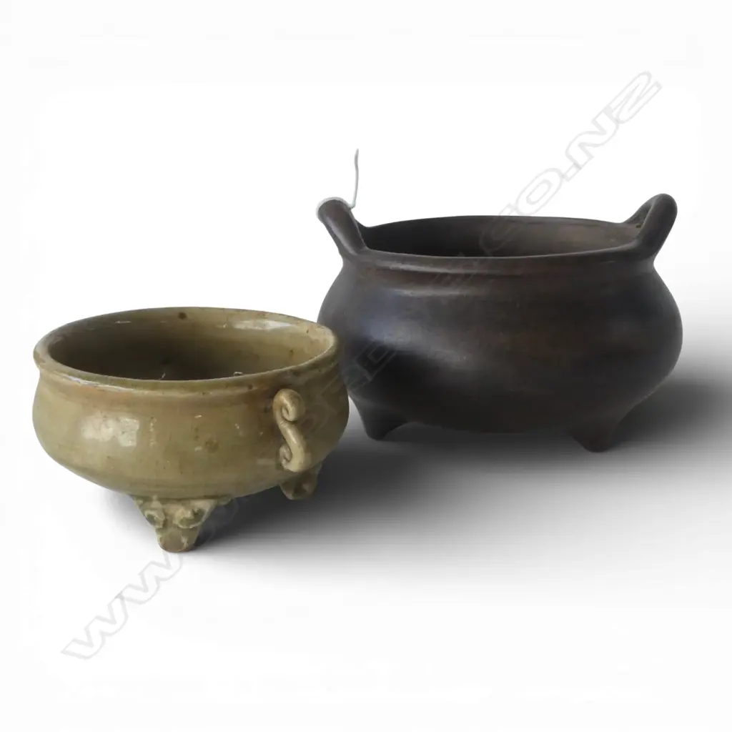 2 ORIENTAL CERAMIC INCENSE BURNERS 125mm dia Image 1++