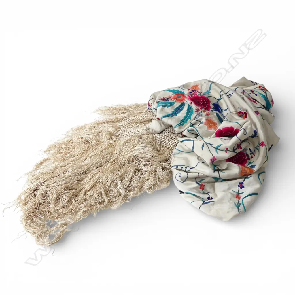 VINTAGE SHAWL  Image 1++