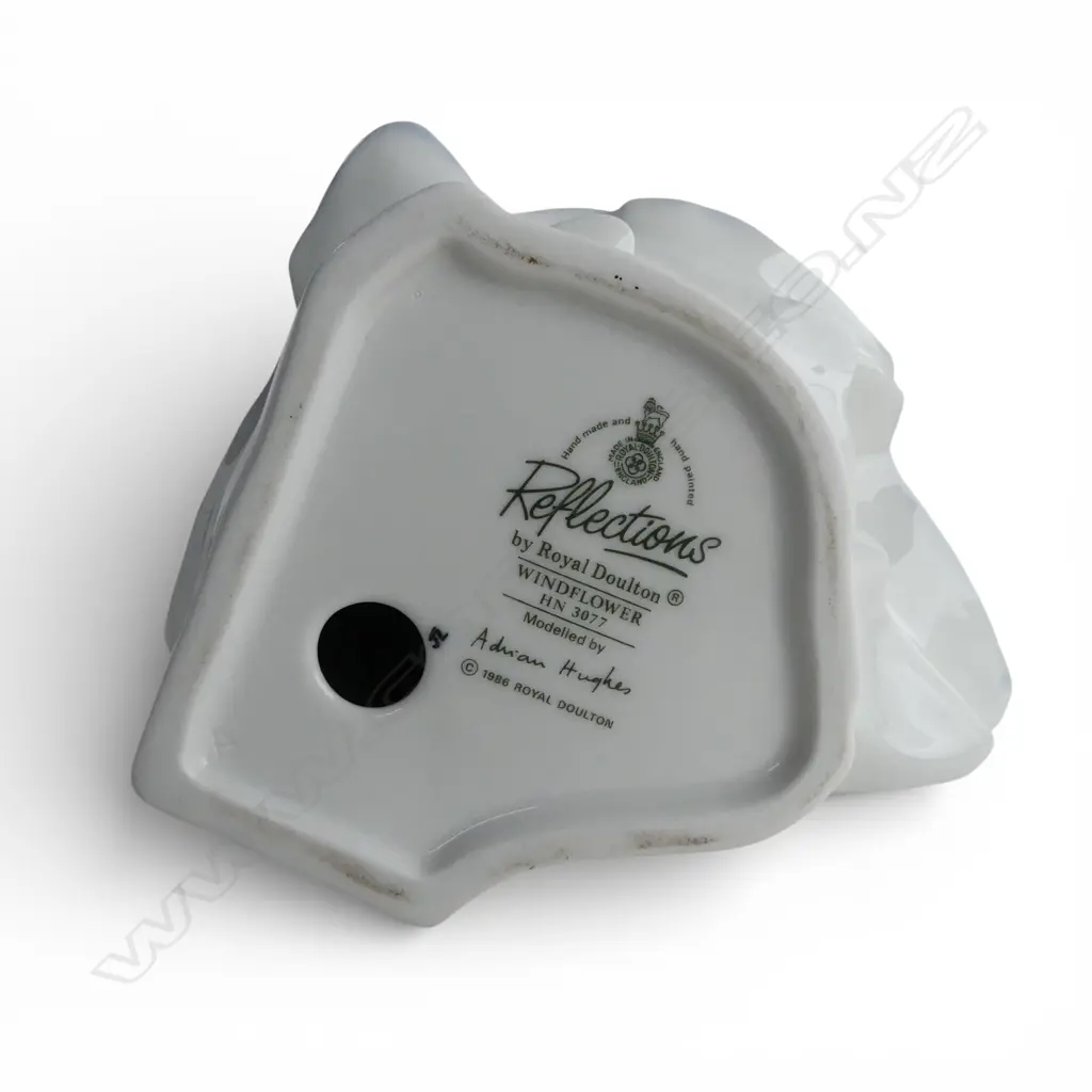 ROYAL DOULTON REFLECTIONS FIGURE 'WINDFLOWER' H.320mm Image 1++