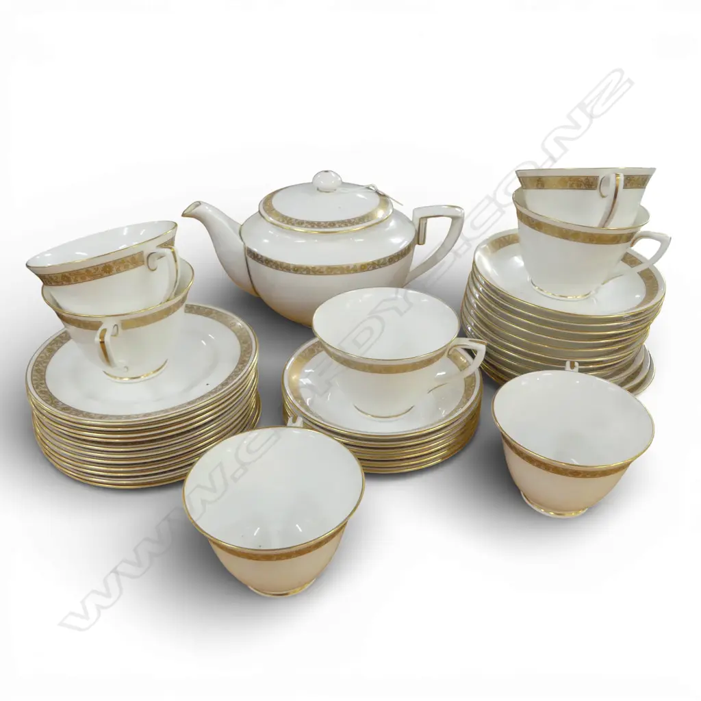 ROYAL WORCESTER 'GOLDEN ANNIVERSARY' PART TEA SET Image 1++