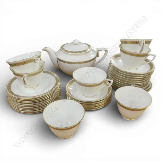 ROYAL WORCESTER 'GOLDEN ANNIVERSARY' PART TEA SET