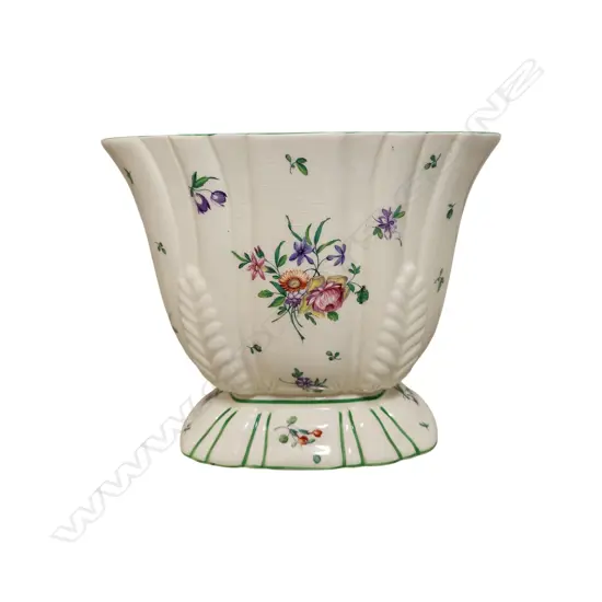 CLARICE CLIFF VASE, FEATURING DELICATE PASTEL FLORAL DESIGNS (200x200mm)