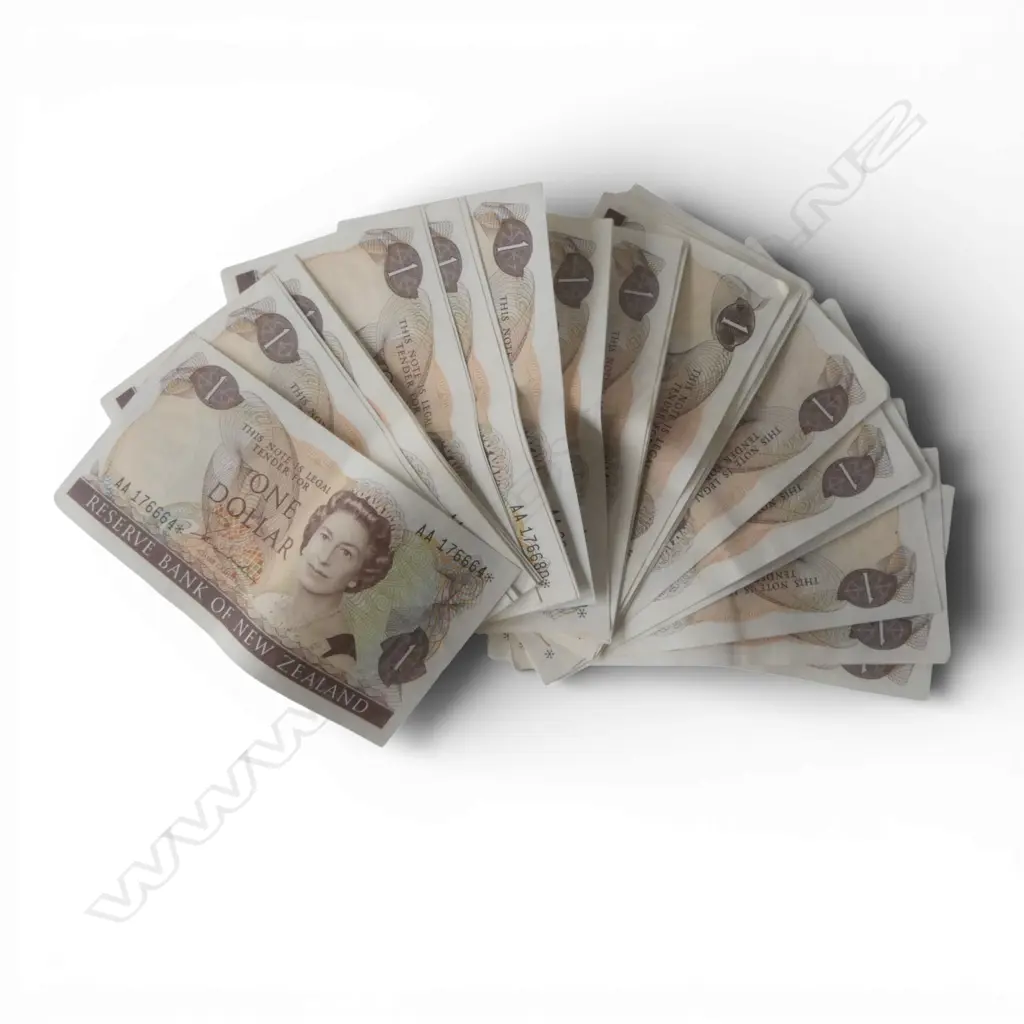 37 OLD NZ $1 BANKNOTES some running in consecutive number sequence Image 1++