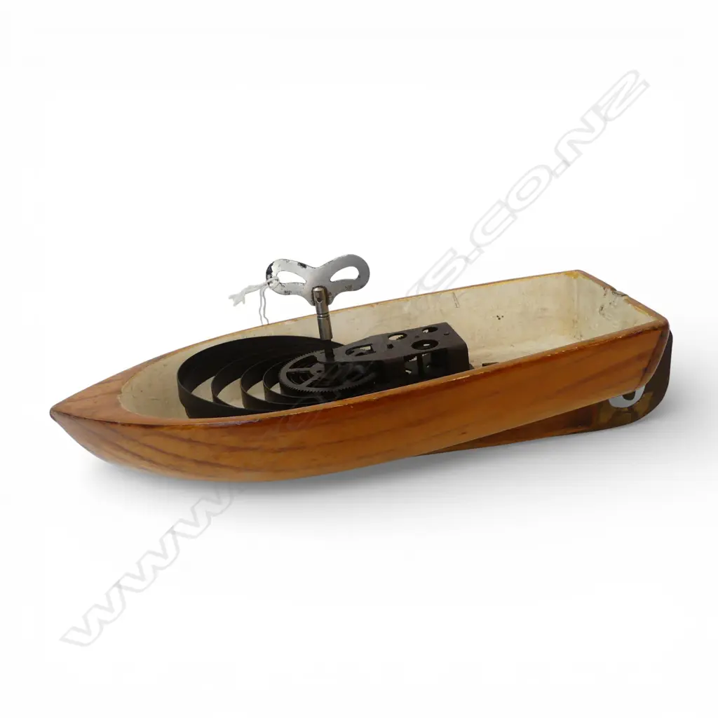 VINTAGE WIND-UP PROPELLING WOOD BOAT L.310mm Image 1++