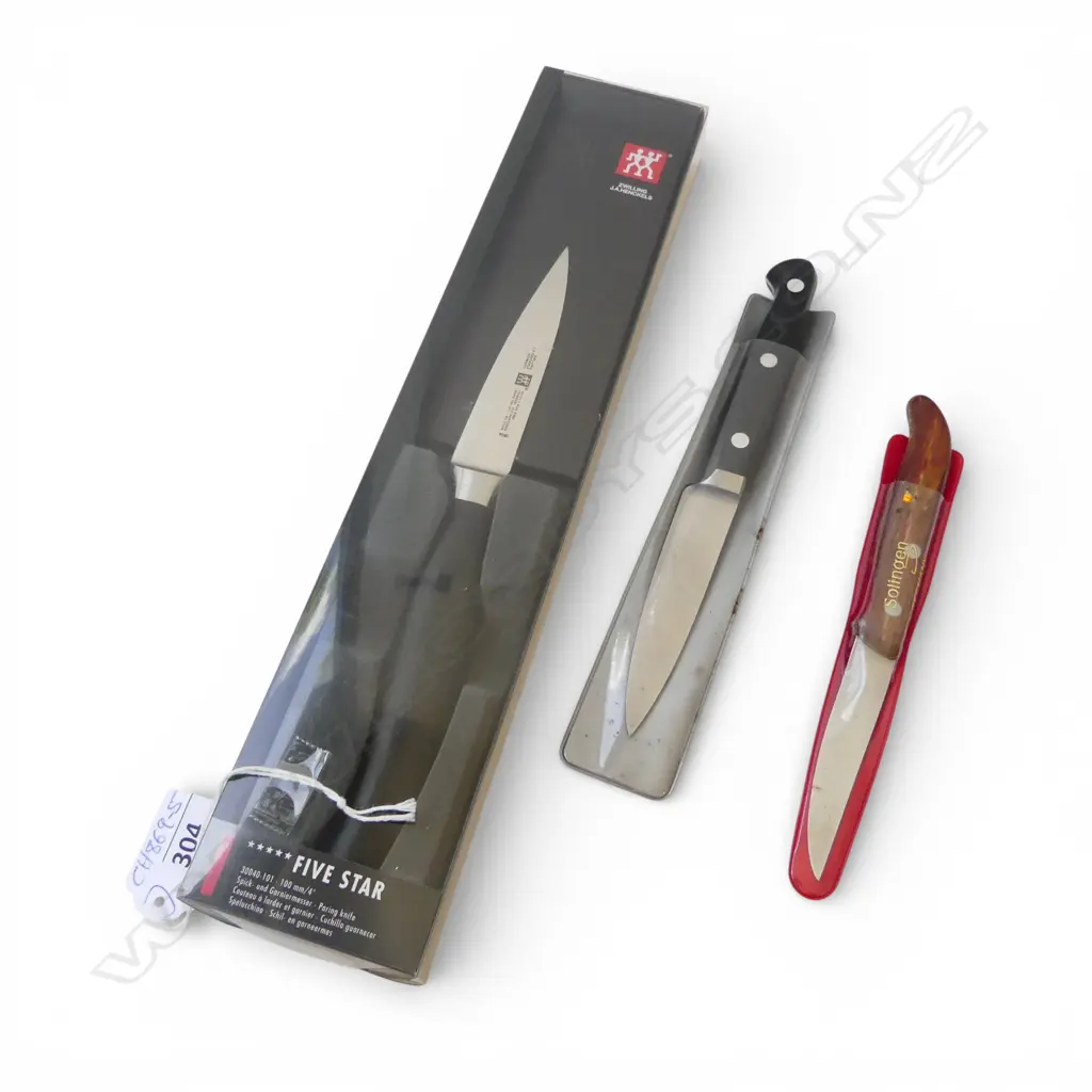 3 SMALL KITCHEN KNIVES Image 1++