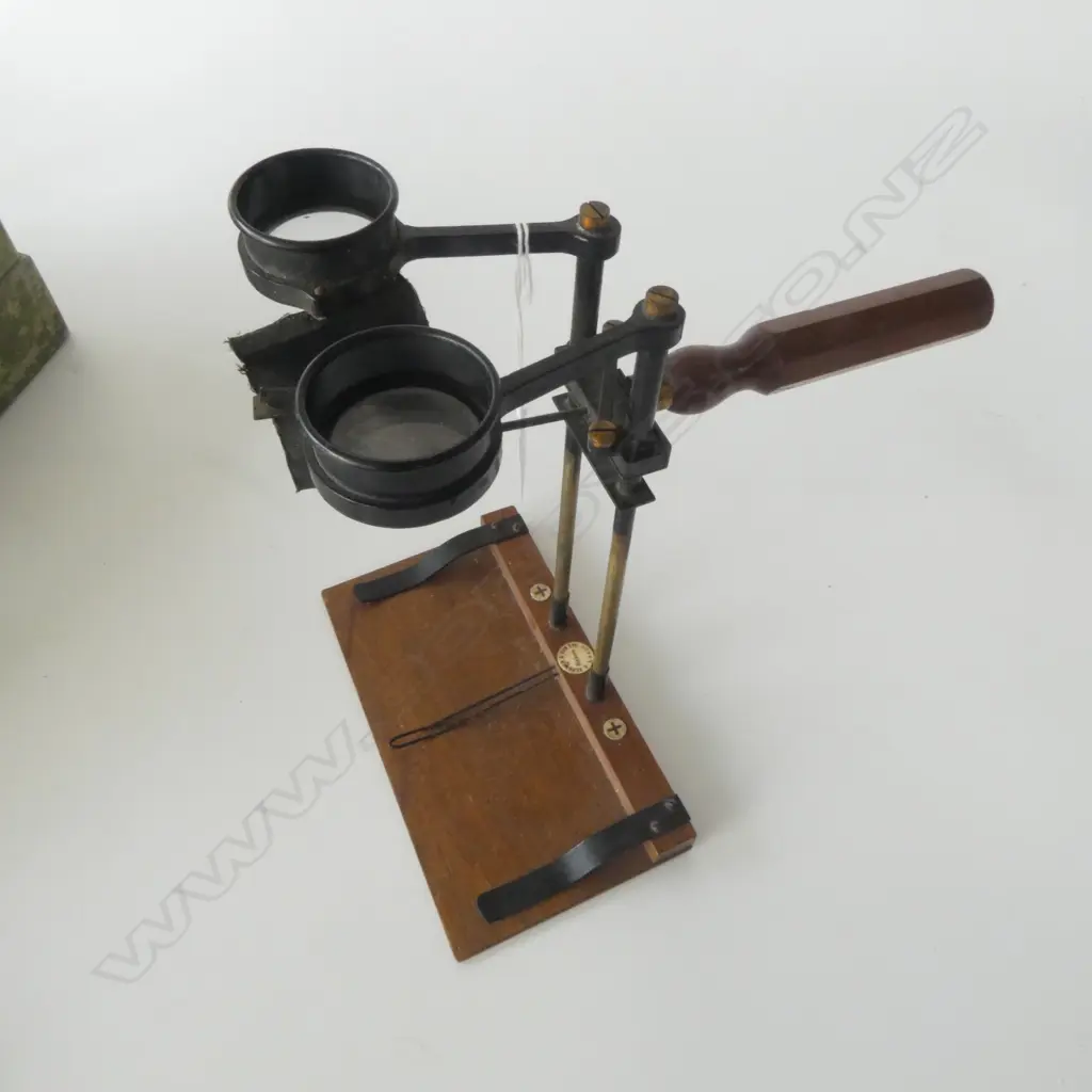 EARLY 20thC KERSHAW & SONS STEROSCOPE + 3 'BOOK' BOX OF CARDS 'PALESTINE through the stereoscope' Image 1++