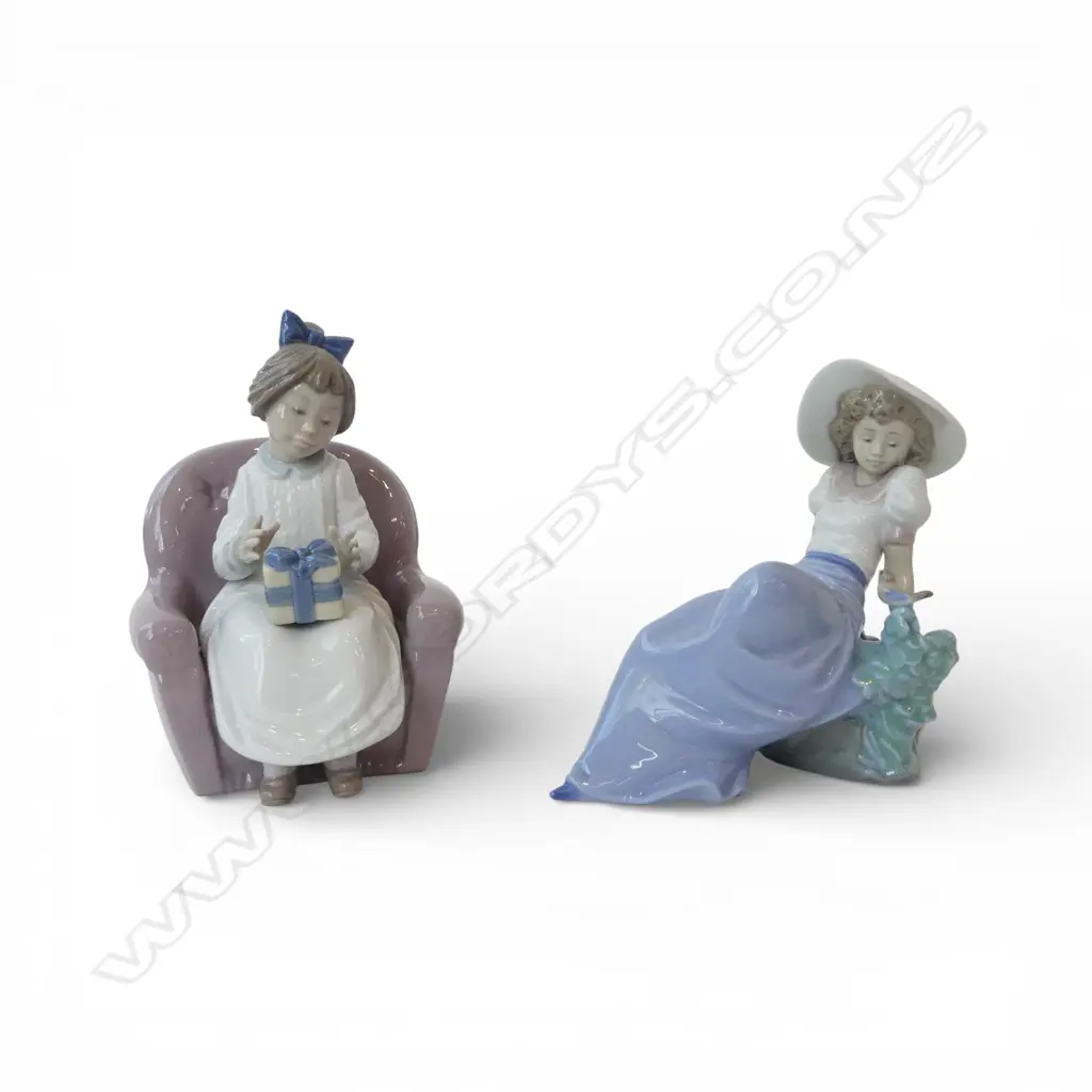 2 NAO FIGURES in boxes L.160mm  Image 1++