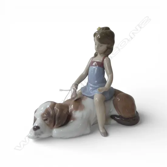 LLADRO FIGURE 'CONTENTED COMPANION' in box